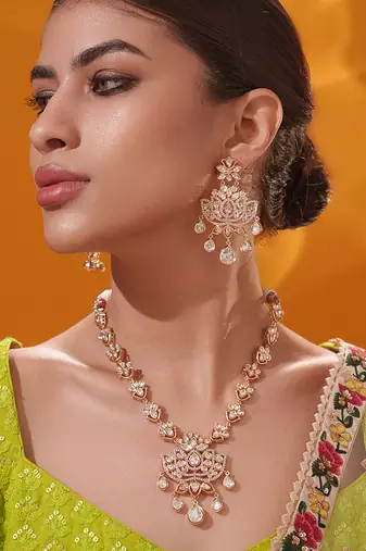 Gold plated kundan necklace set