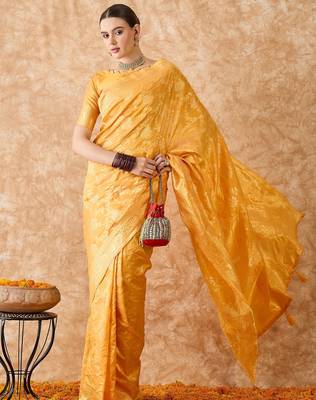 luxurious gold banarasi art silk saree with fine weaving  2
