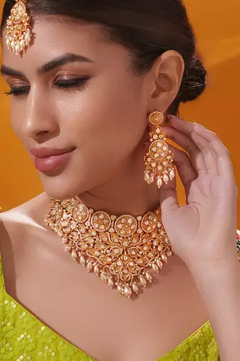 Gold plated kundan necklace set