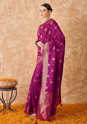 magenta banarasi art silk saree with graceful weaving patterns  3