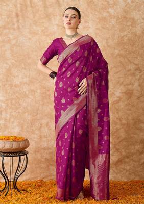 magenta banarasi art silk saree with graceful weaving patterns  4
