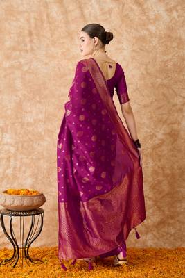 magenta banarasi art silk saree with graceful weaving patterns  5