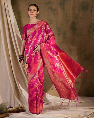 gorgeous pink banarasi art silk saree with alluring weaving art  3