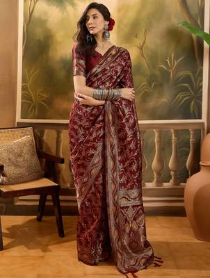 maroon banarasi jacquard saree with rich zari weaving, mina & lace work on pallu 1