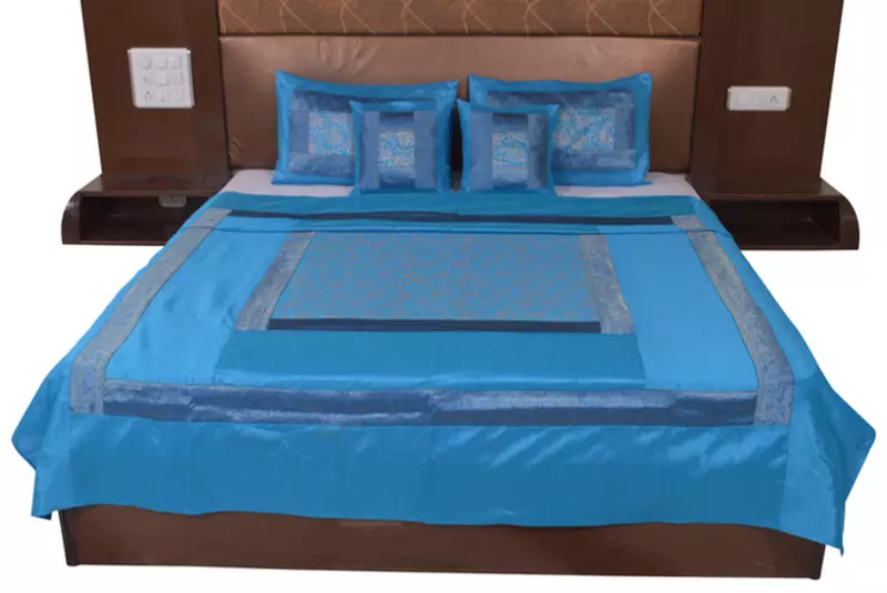 Polysilk Hand Gold Print Bed Cover Set
