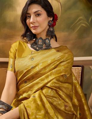 mustard banarasi jacquard saree with rich zari weaving & tassel pallu     unstitched blouse included 5