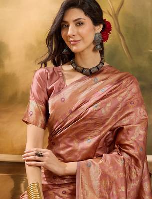 rose gold banarasi jacquard saree with zari weaving & tassel pallu     unstitched blouse piece included 5