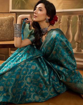 teal blue banarasi jacquard saree with zari weaving & tassel pallu     unstitched blouse material included 1