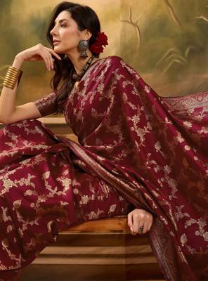maroon banarasi jacquard saree with rich golden zari weaving & tassel pallu     unstitched blouse 5