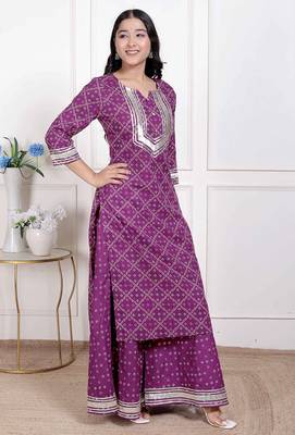   women cotton magenta gota work kurta with flared palazzo 2