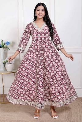 Miravan women's cream embroidered cotton  anarkali kurta  1