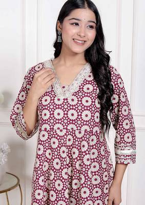 Miravan women's cream embroidered cotton  anarkali kurta  4