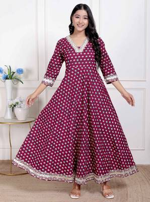   women maroon floral print soft cotton embroidered anarkali kurta 1