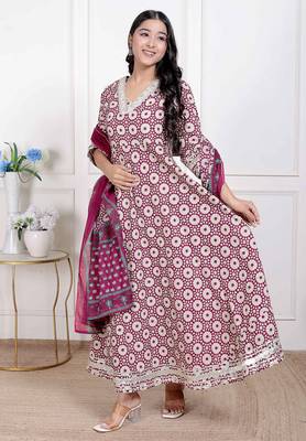 Miravan women's cream embroidered cotton anarkali kurta and dupatta 3