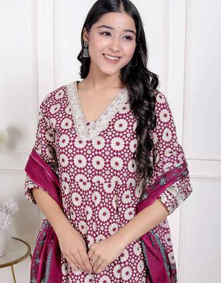 Miravan women's cream embroidered cotton anarkali kurta and dupatta 5