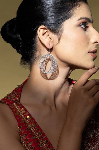 Round filigree earrings