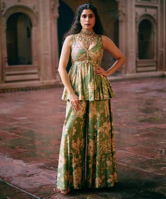 Green printed silk kurta set 2