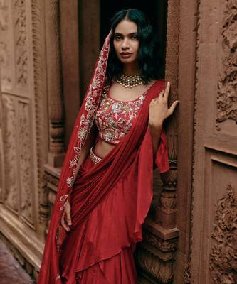 Red plain chiffon saree with belt 2