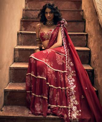 Red floral printed chiffon saree 3