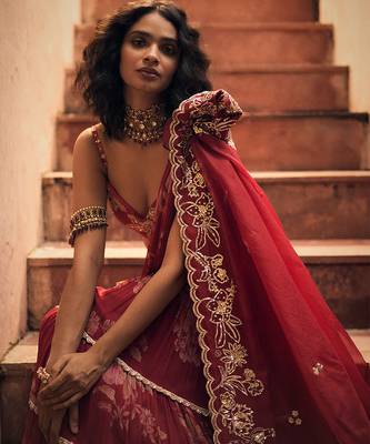Red floral printed chiffon saree 4
