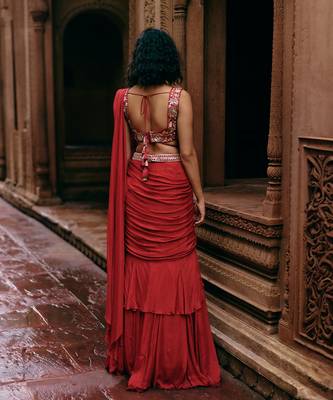 Red plain chiffon saree with belt 3
