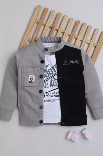 Grey solid cotton denim jacket with printed t-shirt for boys
