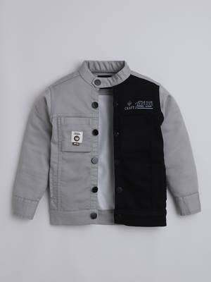 Grey solid cotton denim jacket with printed t-shirt for boys 3