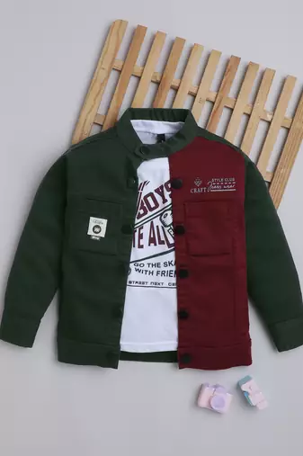 Maroon solid cotton denim jacket with printed t-shirt for boys