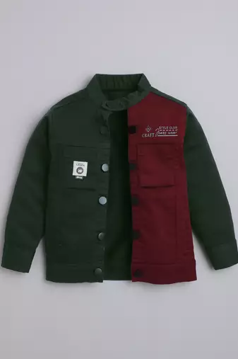 Maroon solid cotton denim jacket with printed t-shirt for boys