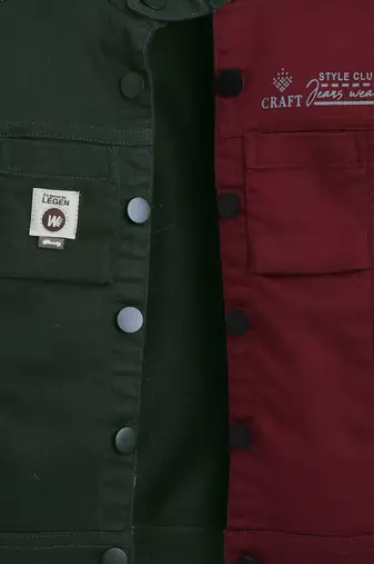 Maroon solid cotton denim jacket with printed t-shirt for boys