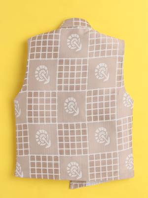 Beige jaquard sleeveless checks waistcoat 2