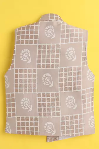 Beige jaquard sleeveless checks waistcoat