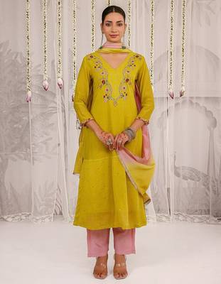 Yellow embroidered chanderi Kurta Set 3