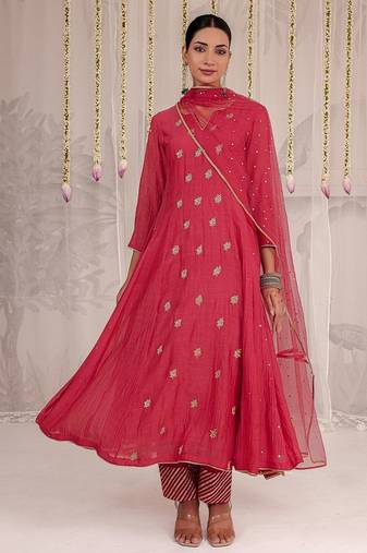 Red embroidered chanderi Kurta Set