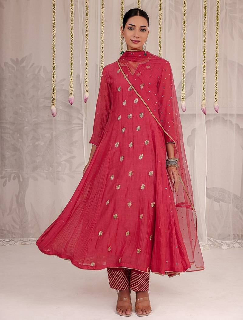 Red embroidered chanderi Kurta Set