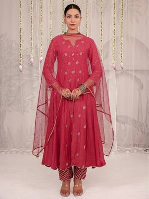 Red embroidered chanderi Kurta Set 2