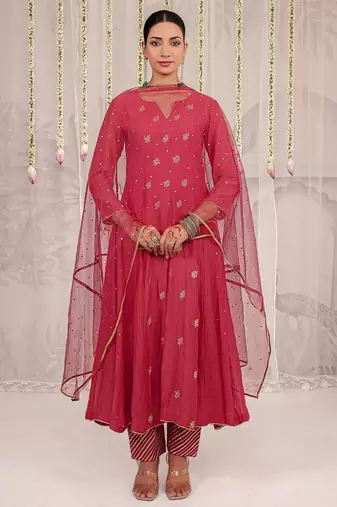 Red embroidered chanderi Kurta Set