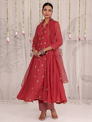 Red embroidered chanderi Kurta Set 3