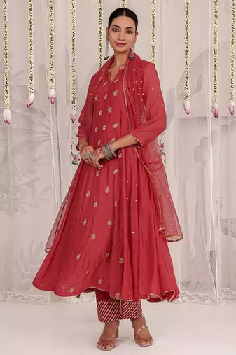 Red embroidered chanderi Kurta Set