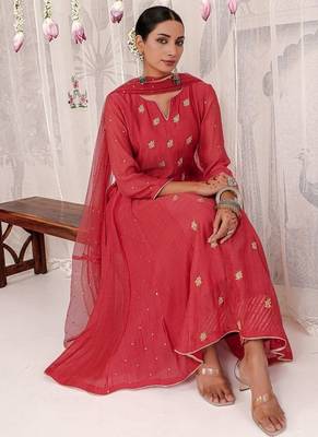 Red embroidered chanderi Kurta Set 4