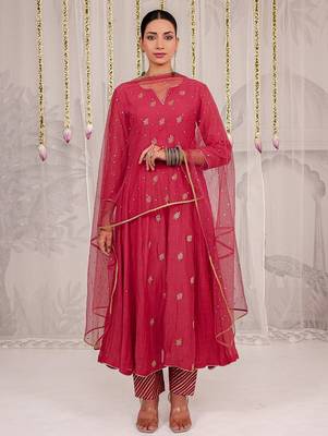 Red embroidered chanderi Kurta Set 5