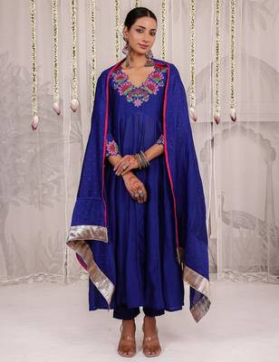 Blue embroidered chanderi Kurta Set 2