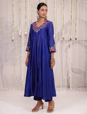 Blue embroidered chanderi Kurta Set 4