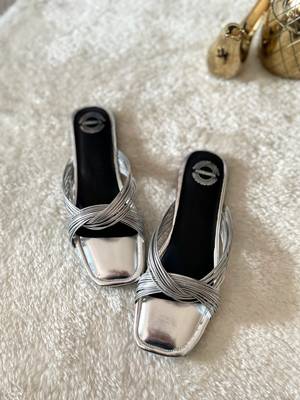 Silver solid leather flats 1