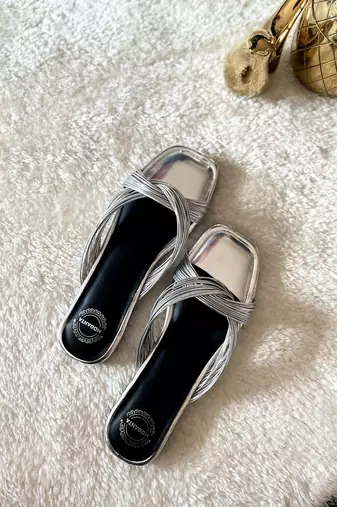 Silver solid leather flats