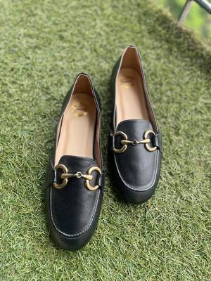 Black solid leather shoes 1