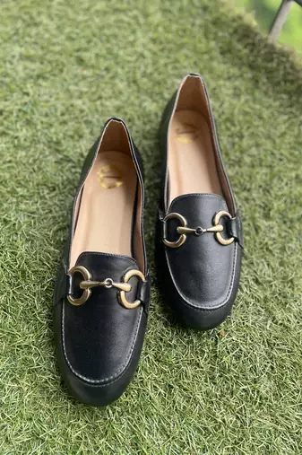 Black solid leather shoes