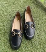 Black solid leather shoes