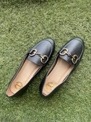 Black solid leather shoes 2