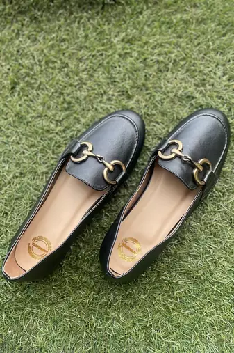 Black solid leather shoes